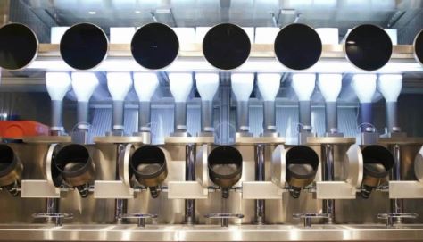 Robots cocineros en un restaurante de nombre Spyce